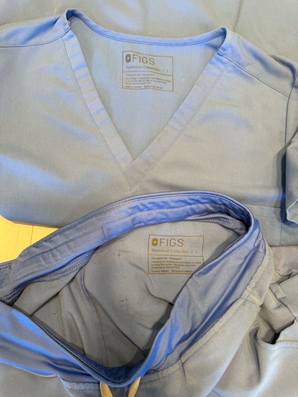 FIGS Scrub set Size Large - Picture 6 of 6